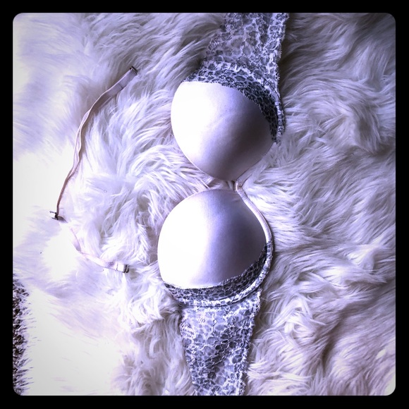 💖🆚 Victoria’s Secret lace Bra - Picture 1 of 4